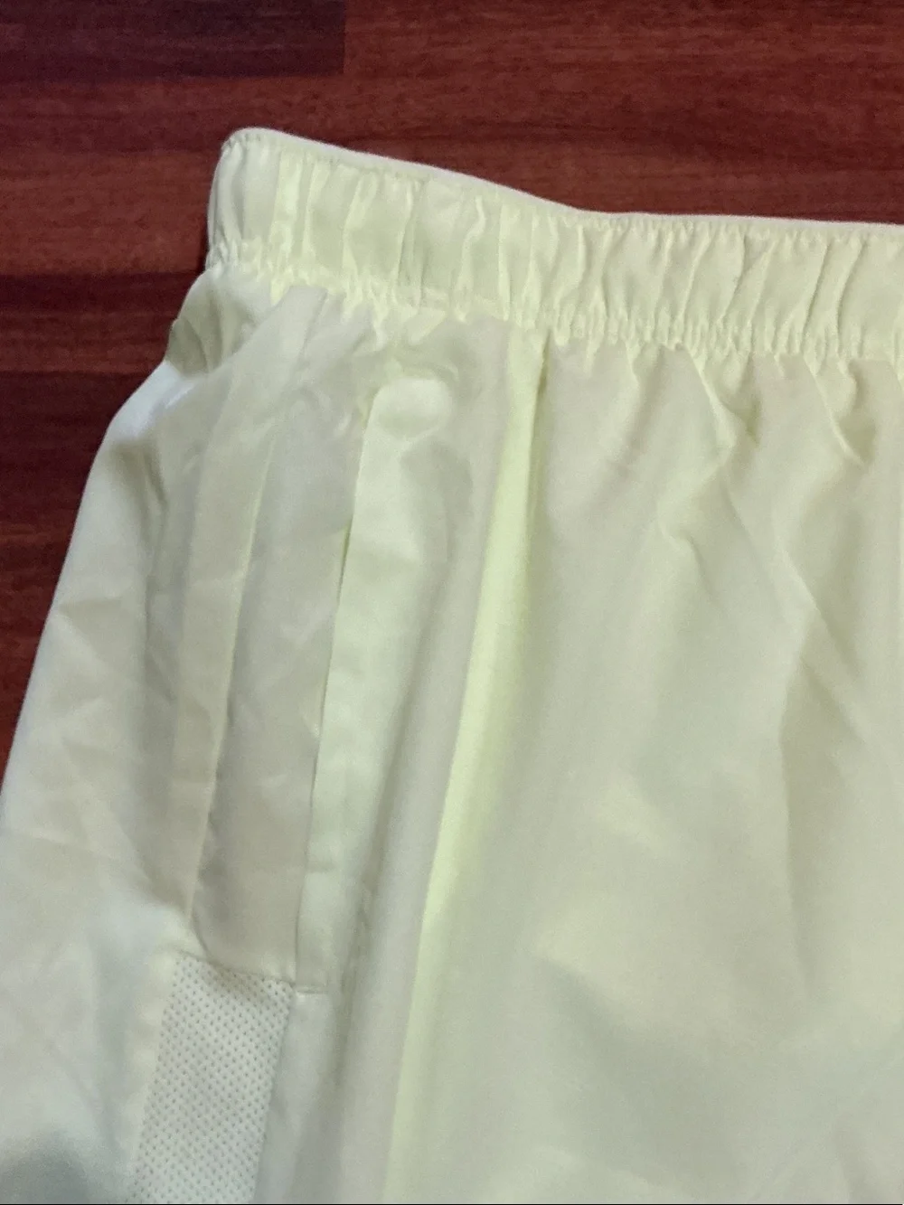 Nike men’s Pale Yellow Running Shorts with Reflective Swoosh nwt logo pockets